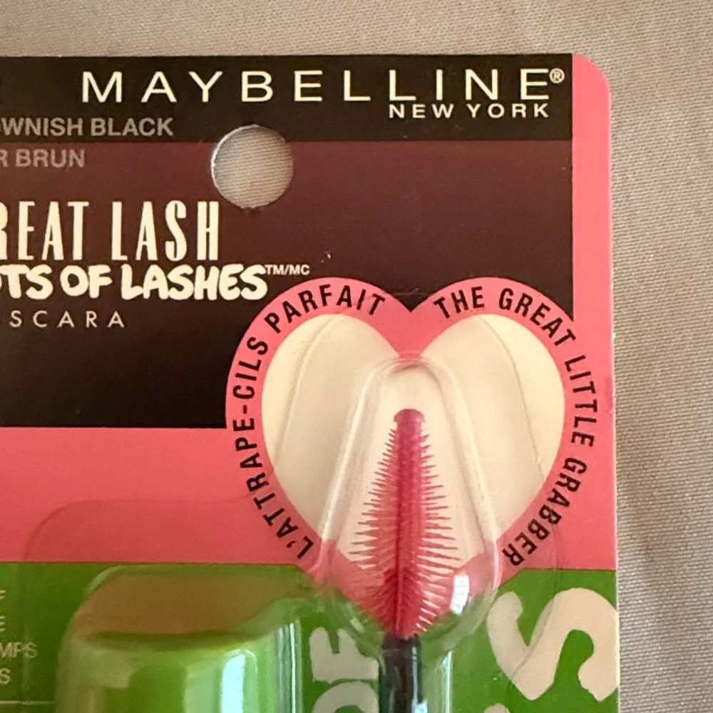 Maybelline Great Lash Mascara - Brownish Black 142 Lots of Lashes NEw in package